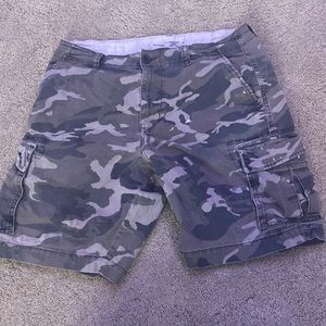 Size 33 waist Old Navy Camo Cargo Shorts